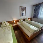 Gaestehaus Glaagut - Familie Hain Lantgård Hochfilzen